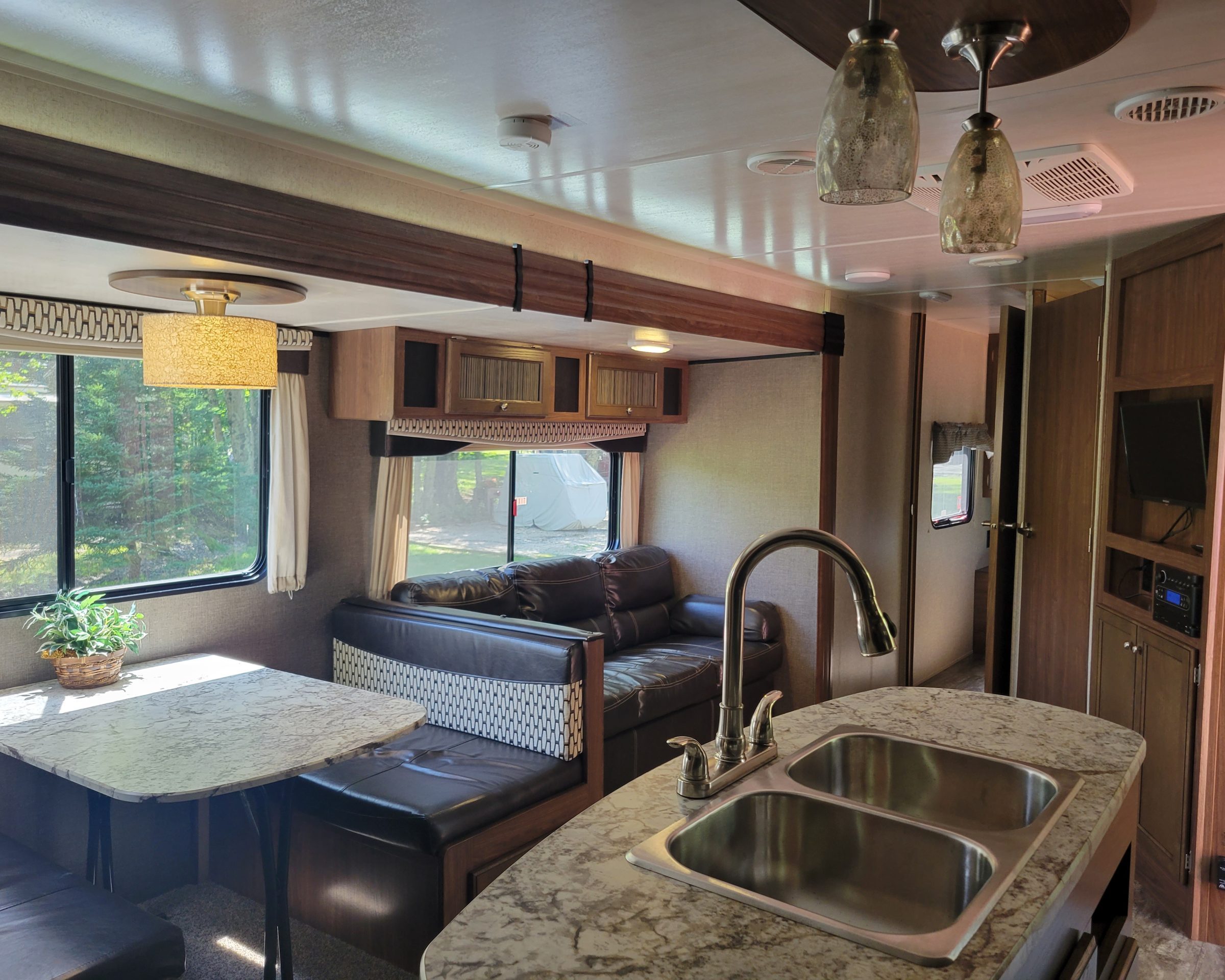 RR9 Interior